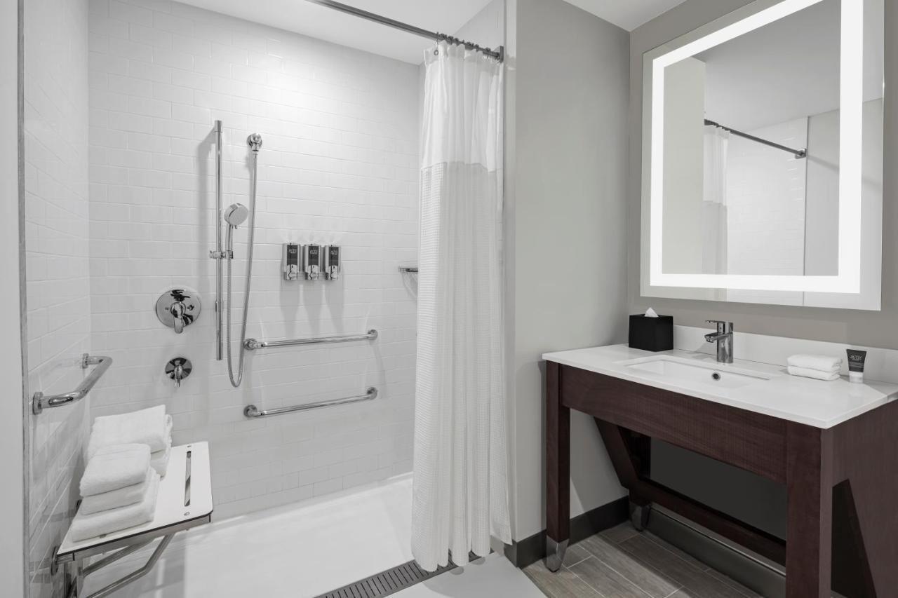 Four Points By Sheraton Flushing New York Buitenkant foto